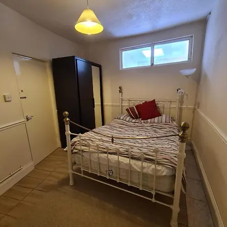 Гостьовий будинок Ground Floor Flat , 31 Lena Street, Easton,bristol Avon, Uk Бристоль