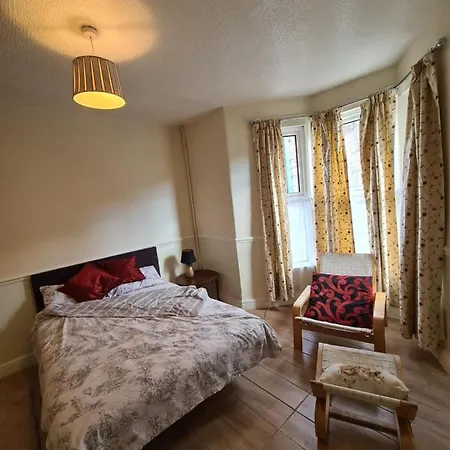Ground Floor Flat , 31 Lena Street, Easton,bristol Avon, Uk Guest house