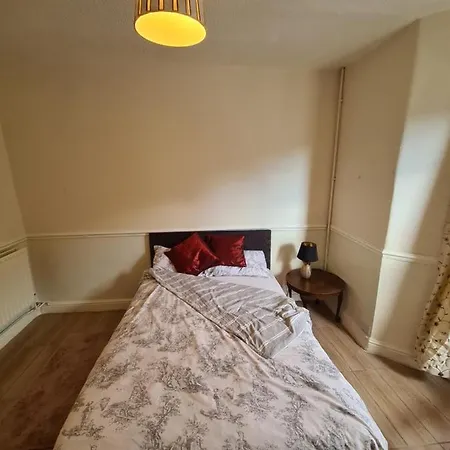 Ground Floor Flat , 31 Lena Street, Easton,bristol Avon, Uk * Bristol