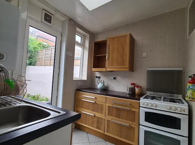 Ground Floor Flat , 31 Lena Street, Easton,bristol Avon, Uk Guest house *