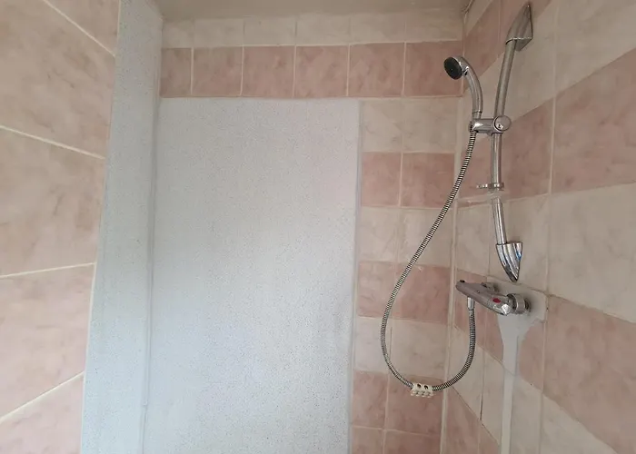 Ground Floor Flat , 31 Lena Street, Easton,bristol Avon, Uk *